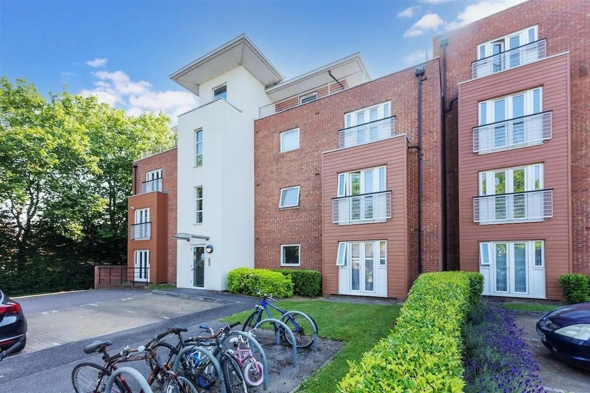 Apartment 2 Bed Room , Ensuite Flat Close To Heathrow, Windsor , Langley Langley Marish