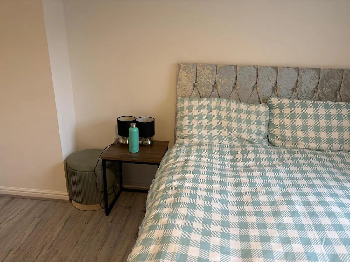 2 Bed Room , Ensuite Flat Close To Heathrow, Windsor , Langley Langley Marish 0*,  United Kingdom