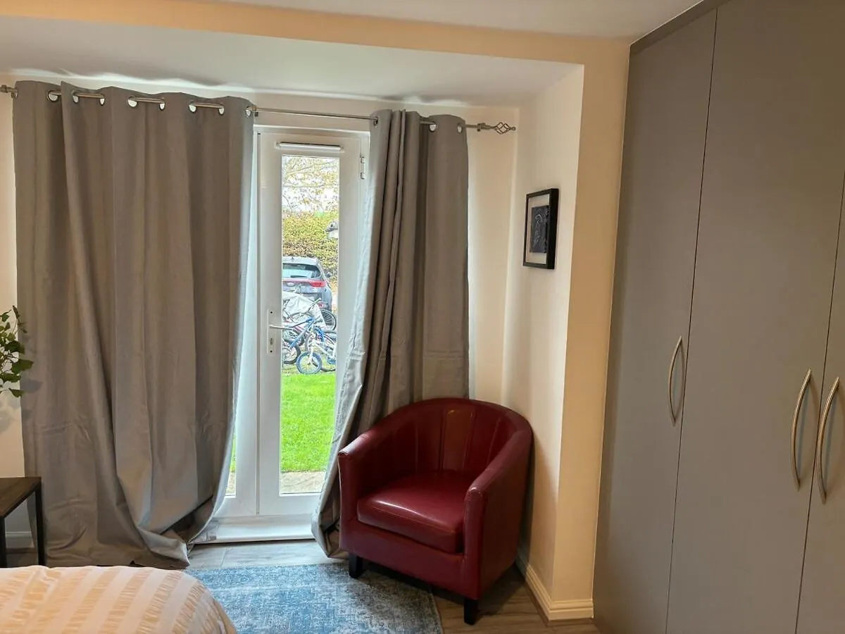 Apartment 2 Bed Room , Ensuite Flat Close To Heathrow, Windsor , Langley Langley Marish