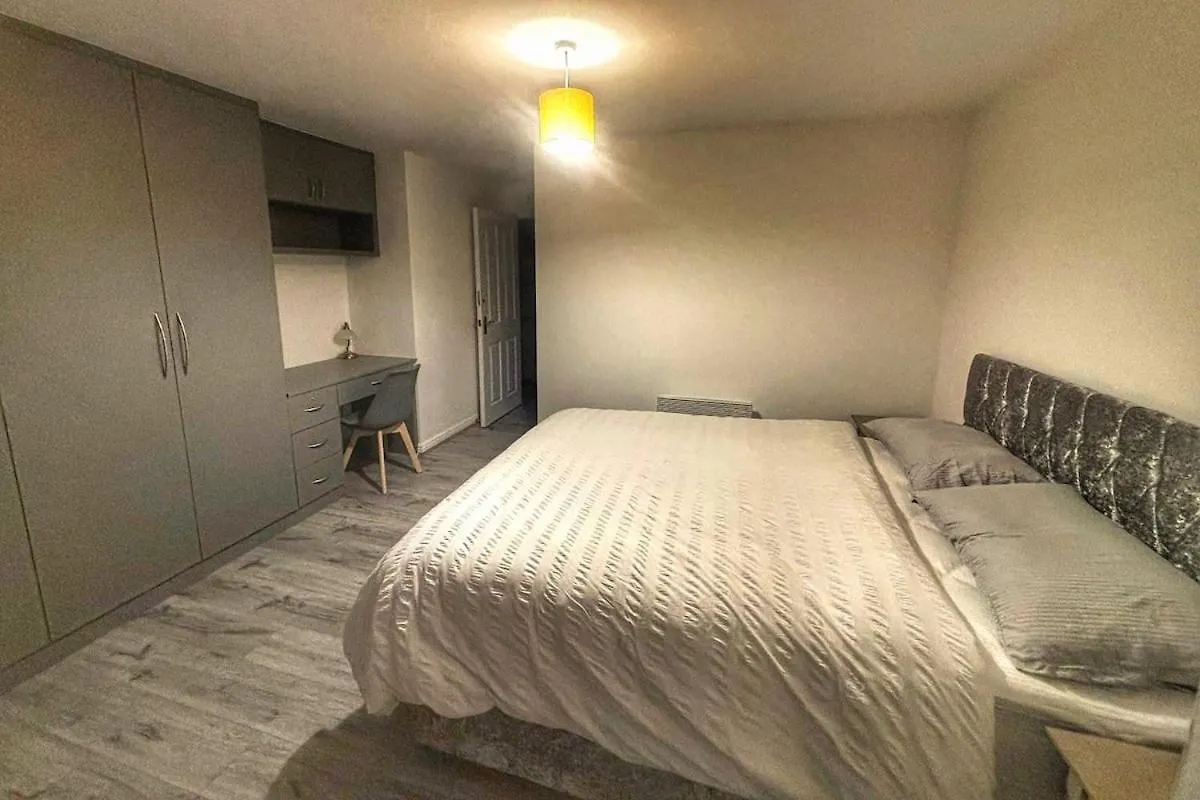 2 Bed Room , Ensuite Flat Close To Heathrow, Windsor , Langley Langley Marish