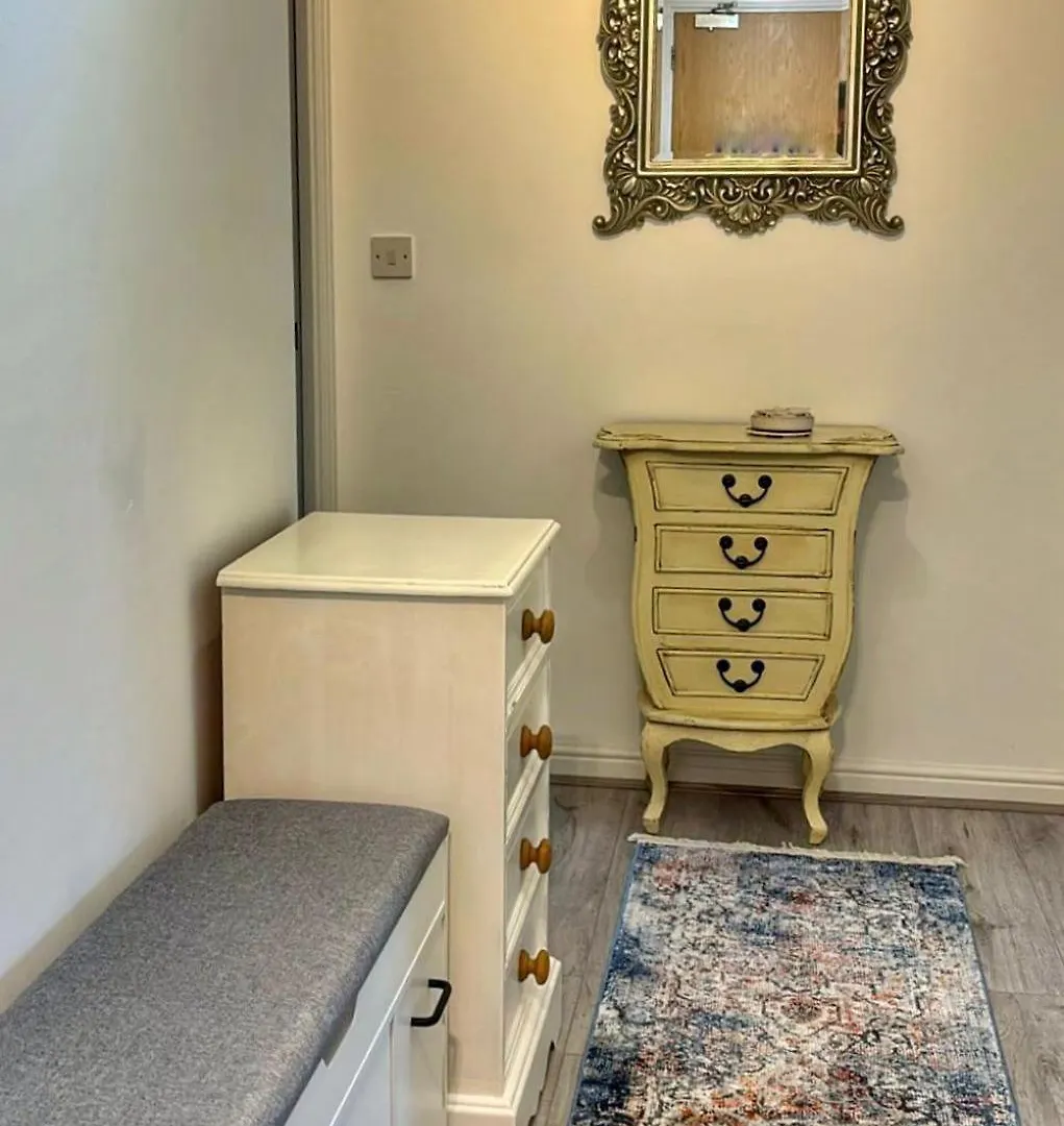 Apartment 2 Bed Room , Ensuite Flat Close To Heathrow, Windsor , Langley Langley Marish