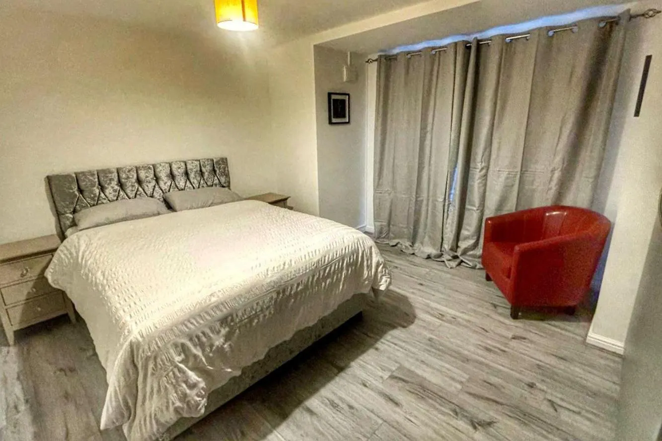 2 Bed Room , Ensuite Flat Close To Heathrow, Windsor , Langley Langley Marish 0*,