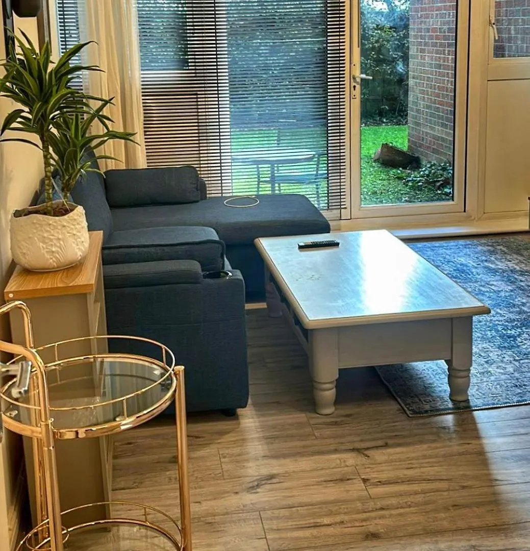 2 Bed Room , Ensuite Flat Close To Heathrow, Windsor , Langley Langley Marish 0*,